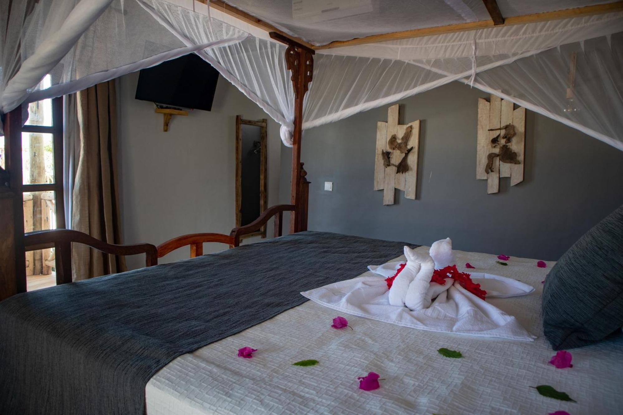 Nest Style Beach Hotel Zanzibar Makunduchi Kültér fotó